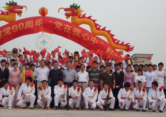 清朝铜钱是黄铜的，为什么感觉发青呢